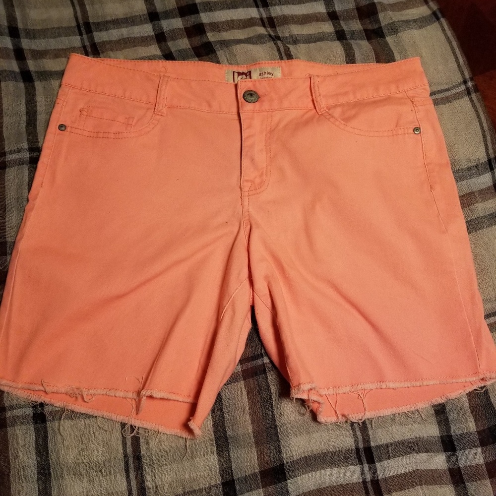 L.E.I. Ashley lowrise Shorts